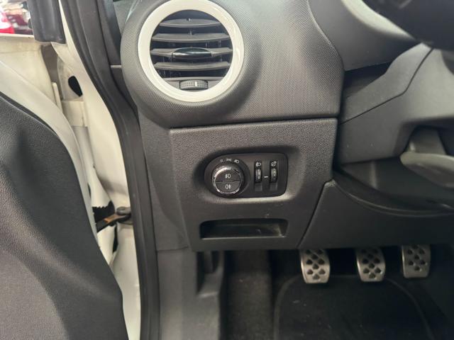 OPEL Corsa 1.2 3 porte b-color