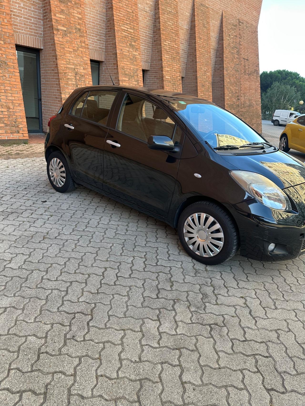 Toyota Yaris 1.0 5 porte Lounge