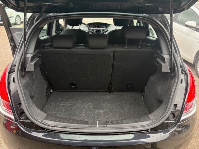 Lancia Ypsilon 1.0 FireFly