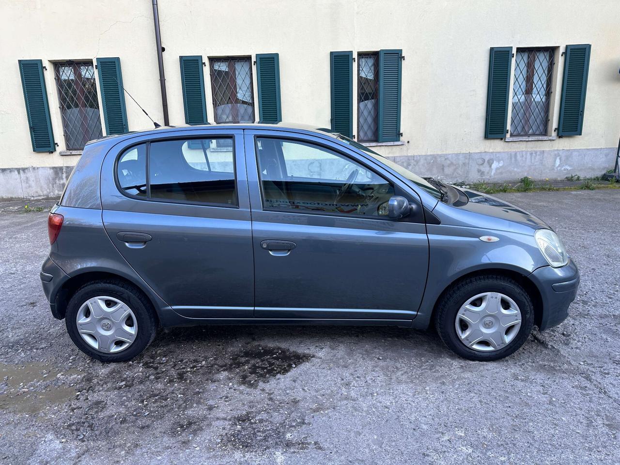 Toyota Yaris 1.0i 16V cat 5 porte Sol