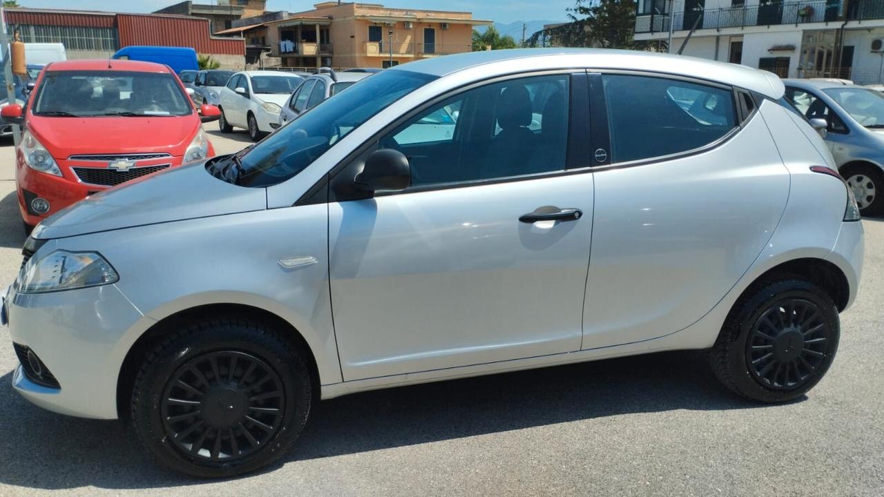 Lancia Ypsilon 0.9 TwinAir 5 porte Metano Ecochic Gold benzina metano