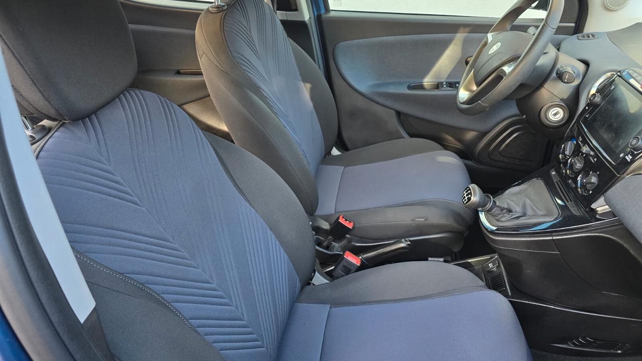 Lancia Ypsilon 1.0 FireFly 5 porte S&S Hybrid Ecochic Gold