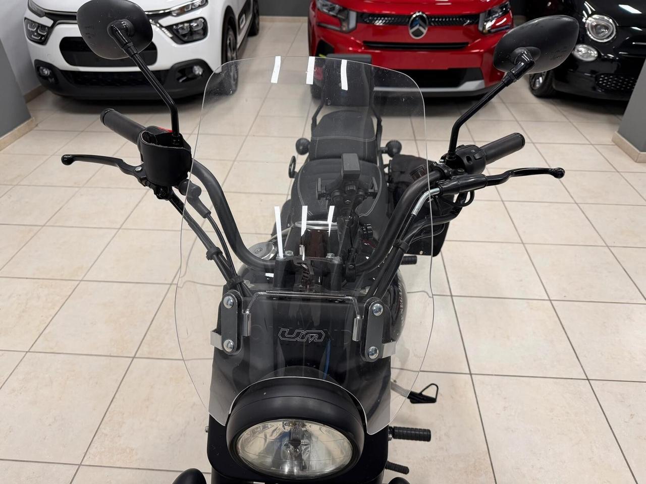 Um Renegade Commando 300 TOTAL BLACK