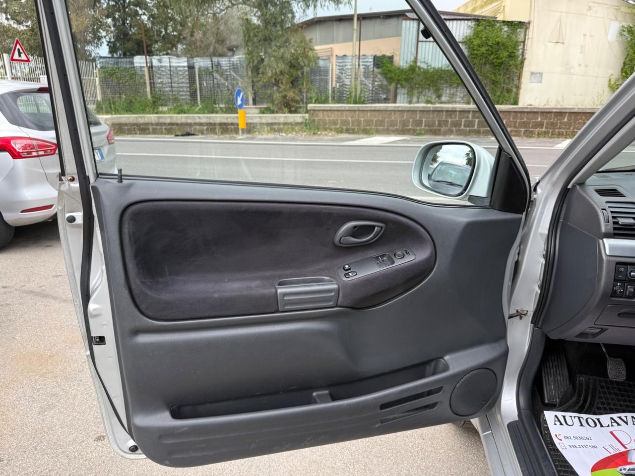 Suzuki Grand Vitara con carrello autocarro GPL