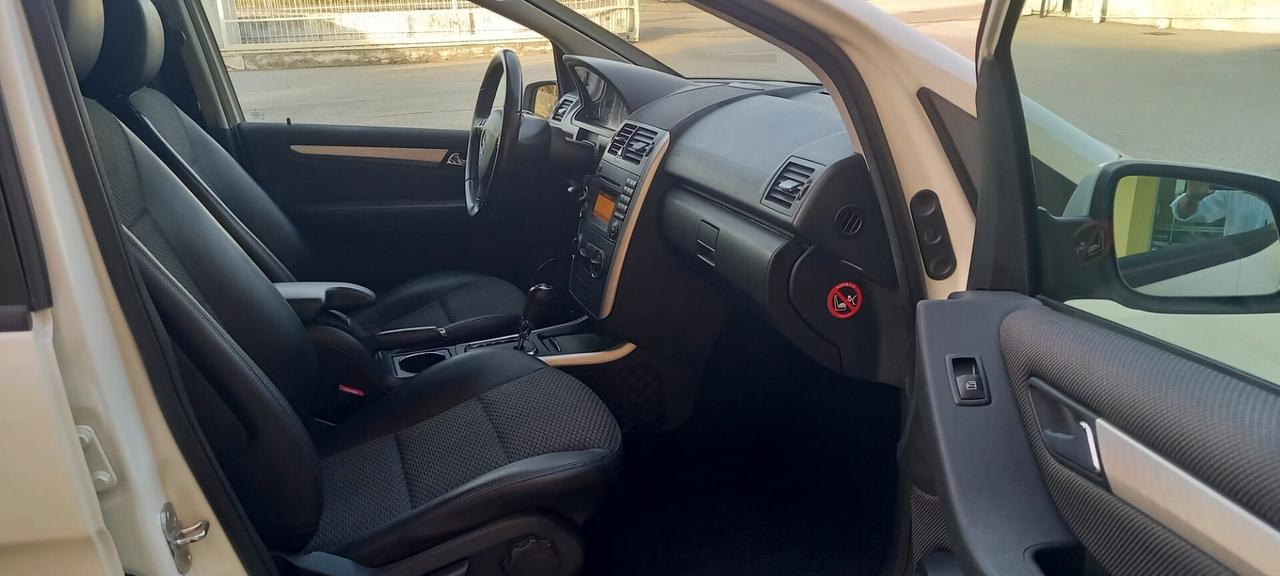 Mercedes-Benz Classe A 180 CDI All. Avantgarde Diesel cc. 1.9 CV. 109 Cambio Automatico 5 Porte 5 Posti Euro 5 Utilizzabile anche per i Neopatentati.