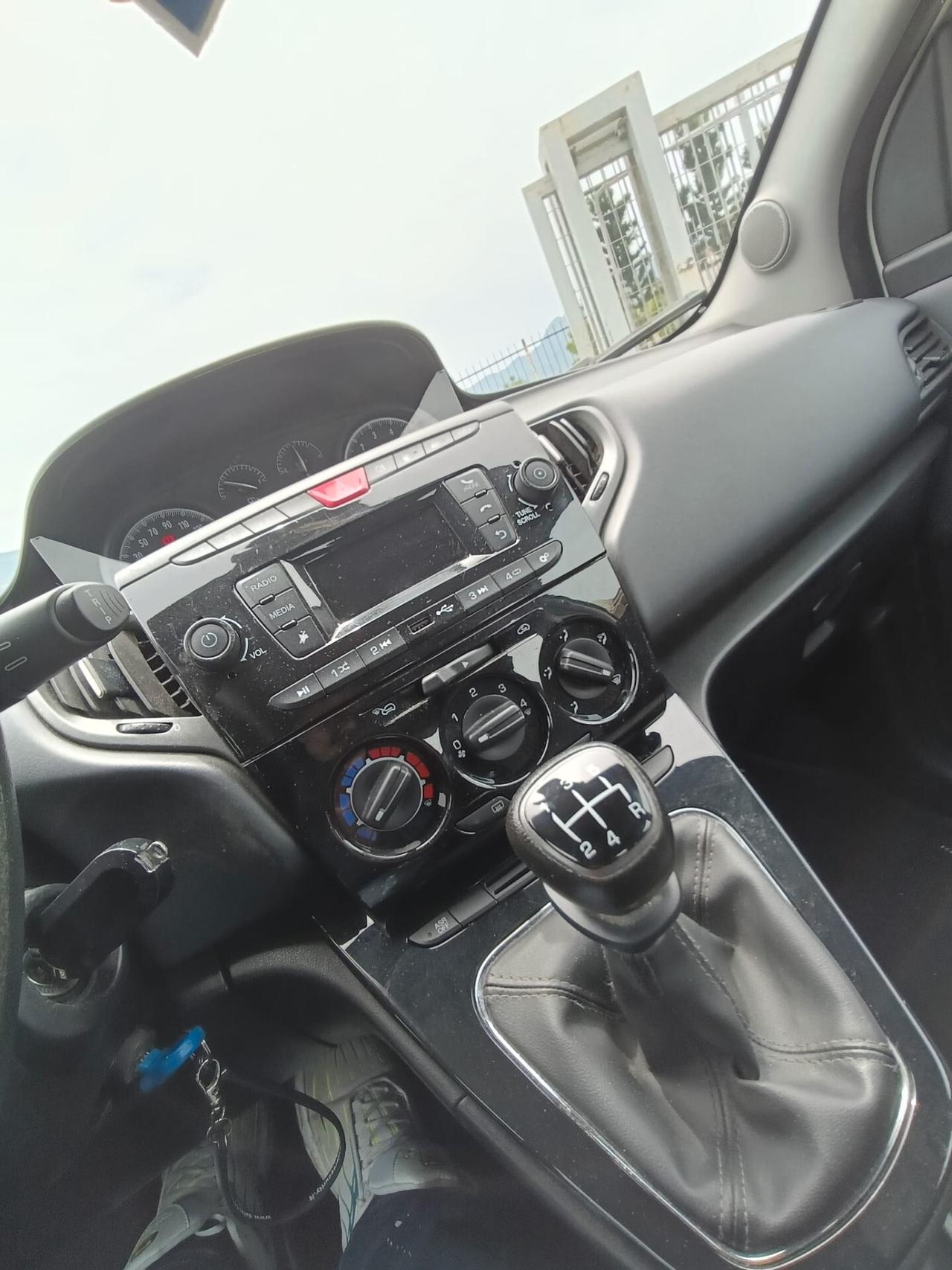 Lancia Ypsilon 0.9 TwinAir 5 porte Metano Ecochic Gold