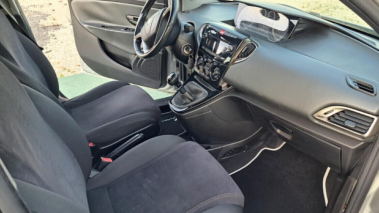 Lancia Ypsilon 1.2 69 CV 5 porte Gold