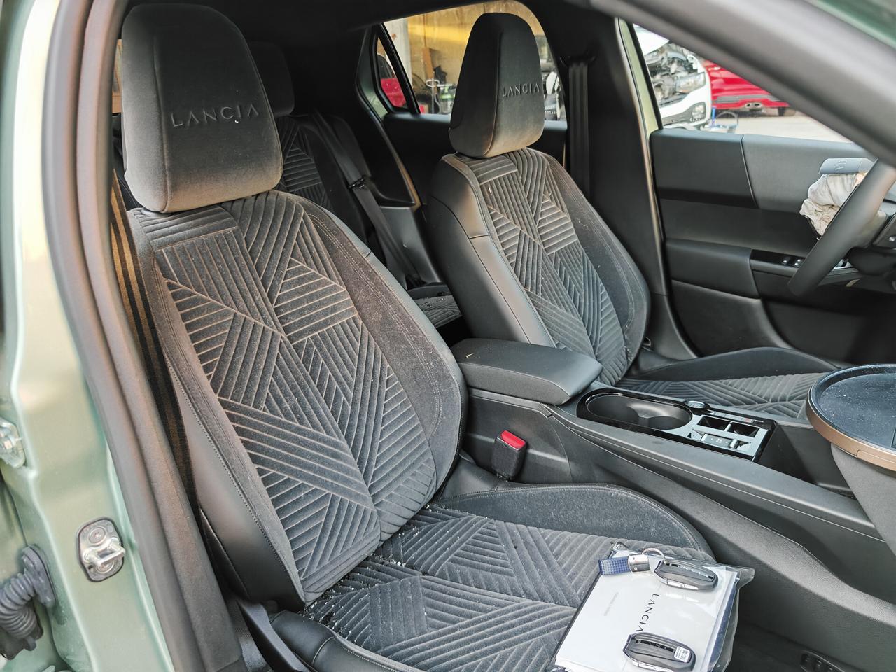 Lancia Ypsilon 1.2 100cv Hybrid e-DCT LX