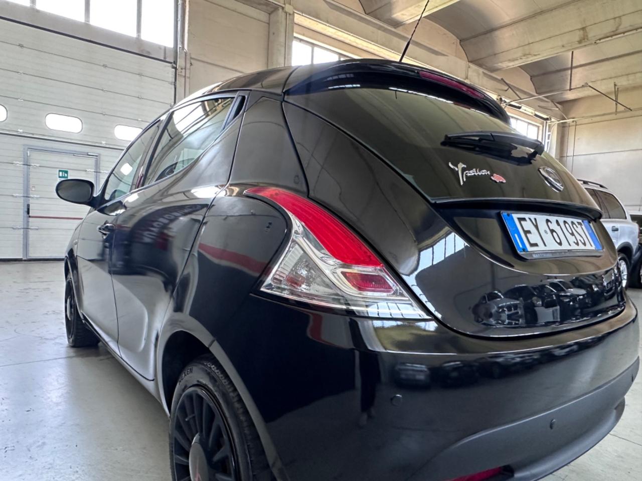 Lancia Ypsilon 1.2 69 CV 5 porte Gold