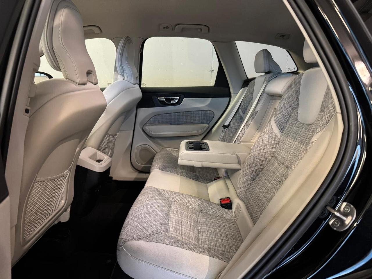 Volvo XC 60 XC60 B4 (d) AWD automatico Ultimate Dark