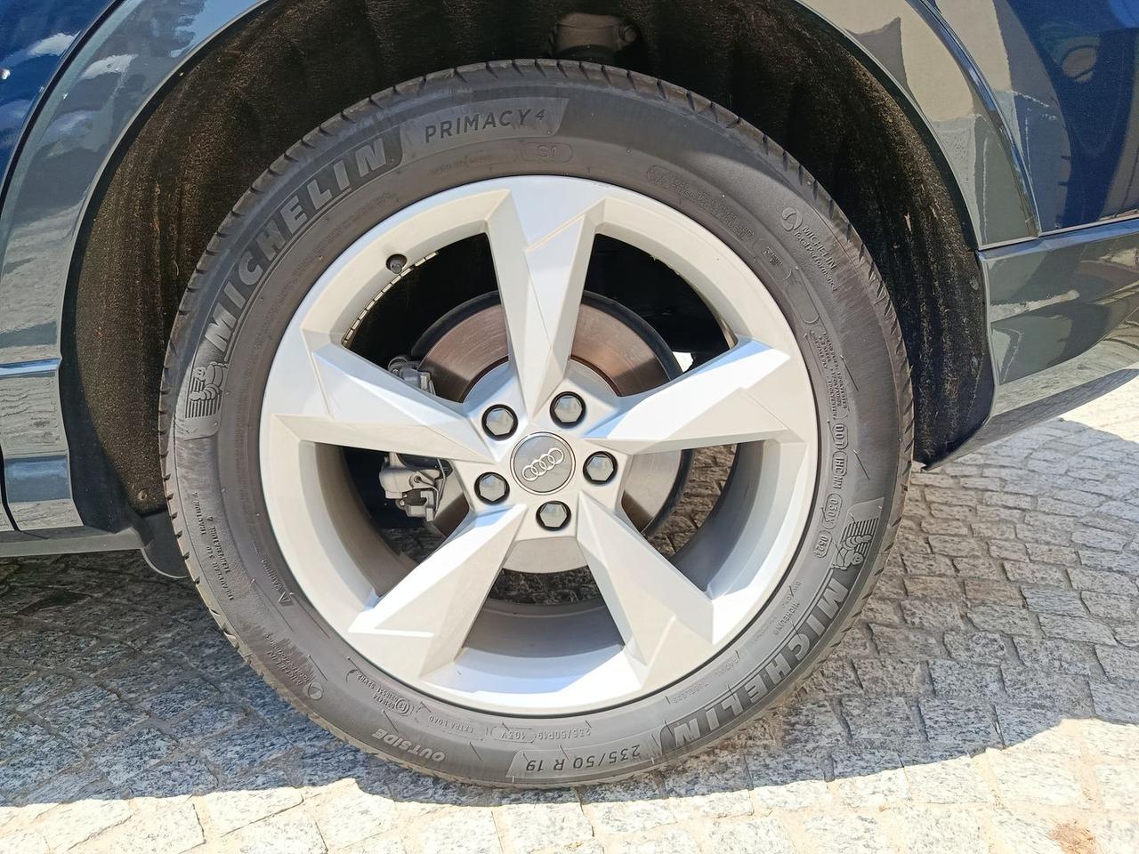 Audi Q3 2.0 TDI Business #6230