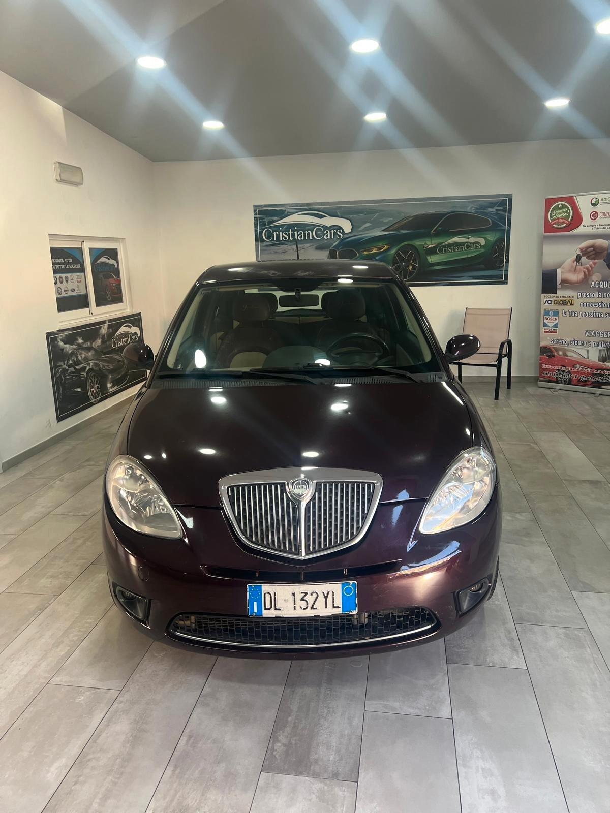 Lancia Ypsilon 1.3 MJT 75 CV Oro