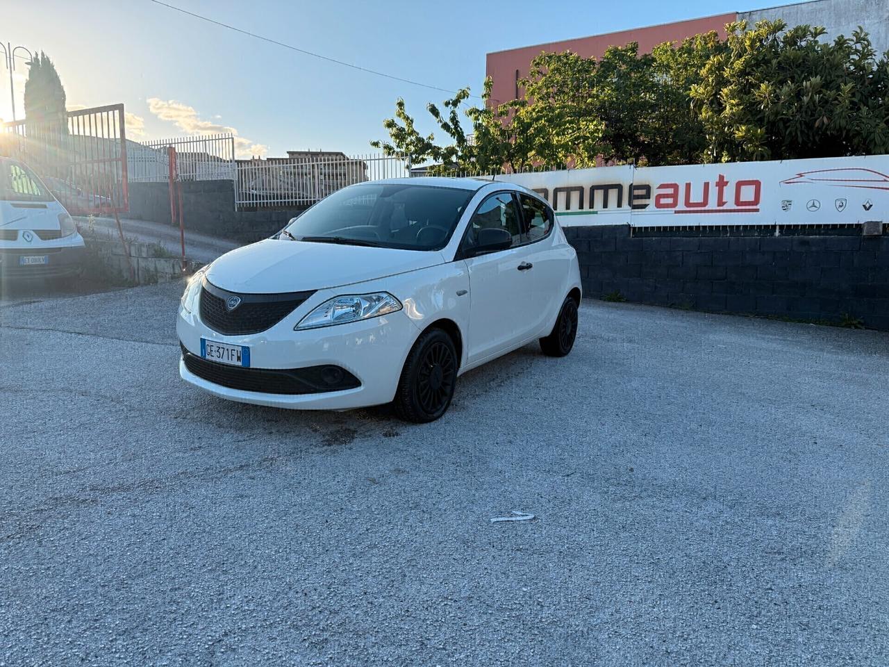 Lancia Ypsilon 1.0 FireFly 5 porte S&S Hybrid Ecochic Silver