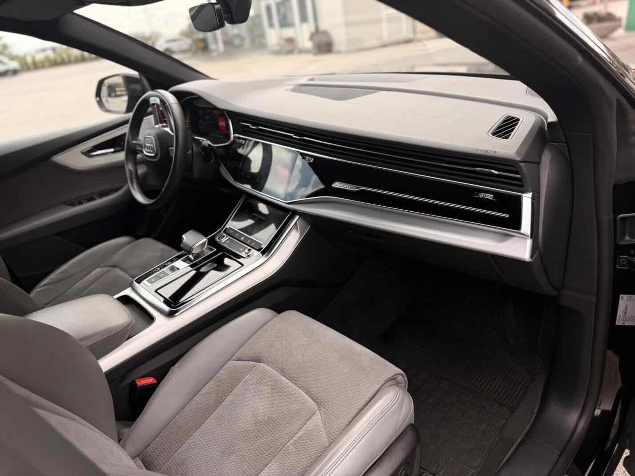 Audi Q8 50 TDI IDENTITY BLACK/23" RSQ8/PELLE/S-LINE
