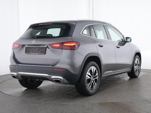 MERCEDES-BENZ GLA 180 Automatic Progressive Advanced