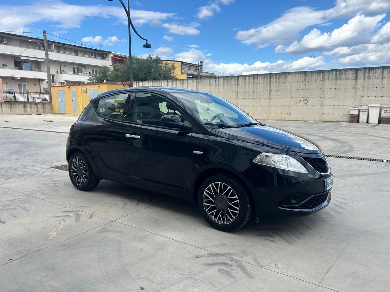 Lancia Ypsilon 1.2 69 CV 5 porte Platinum GPL