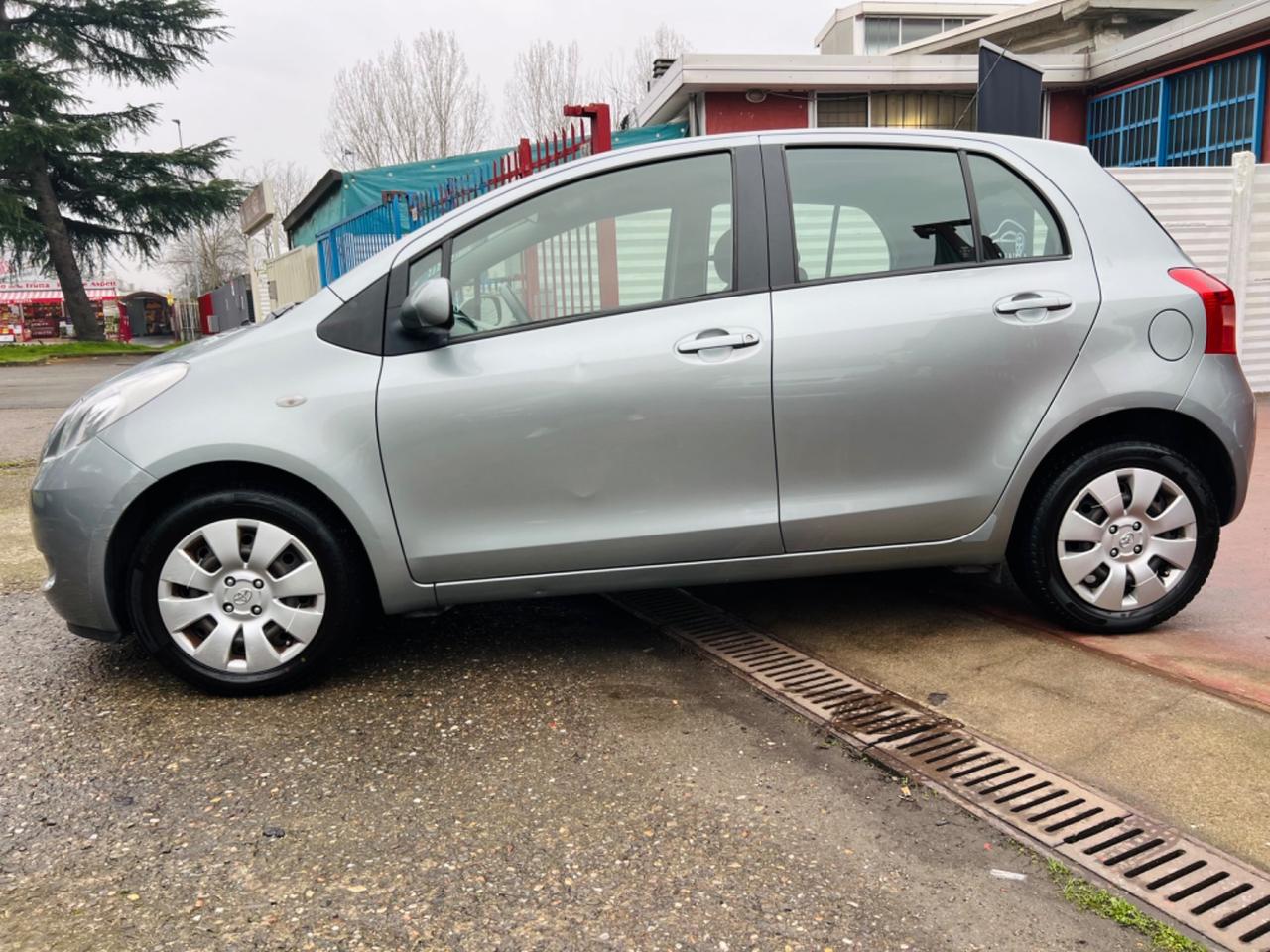 Toyota Yaris 1.0 5 porte Sol