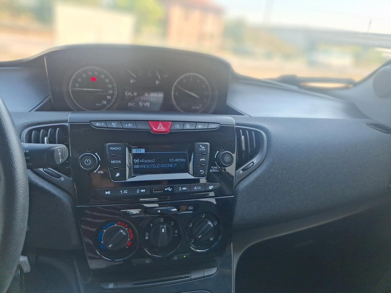 Lancia Ypsilon 1.0, 5 porte Hybrid