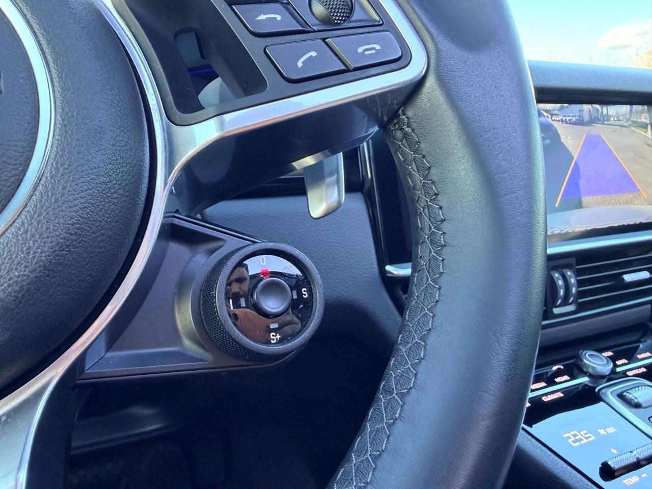 Porsche Cayenne 3.0 V6 white edition tetto apr