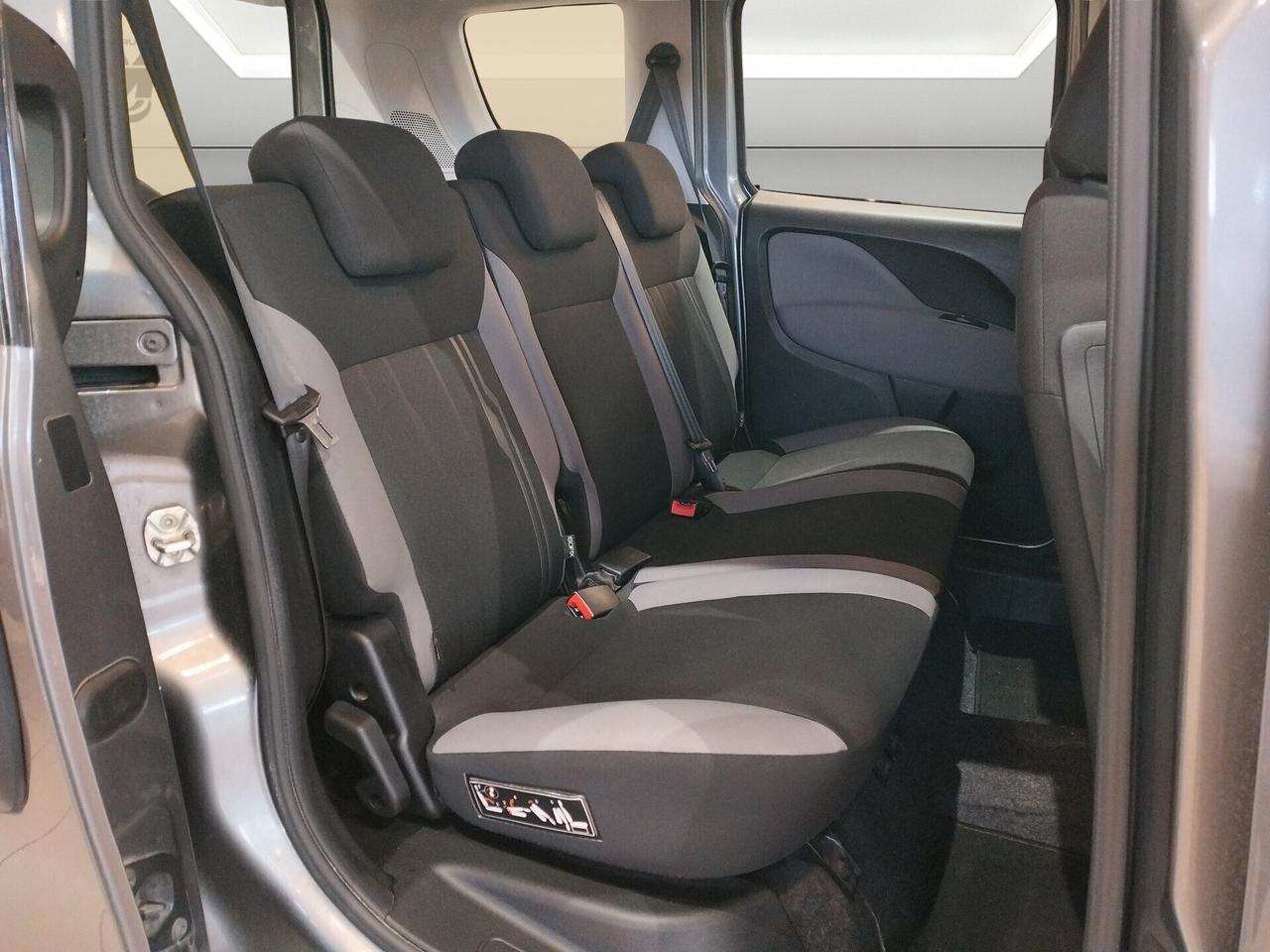 FIAT DOBLO 1.6 Lounge 120 CV * 5 POSTI *