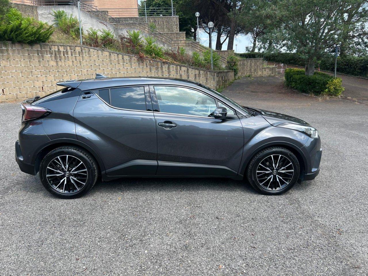 Toyota C-HR 5 Porte C-HR 1.8h Lounge 2wd e-cvt my18