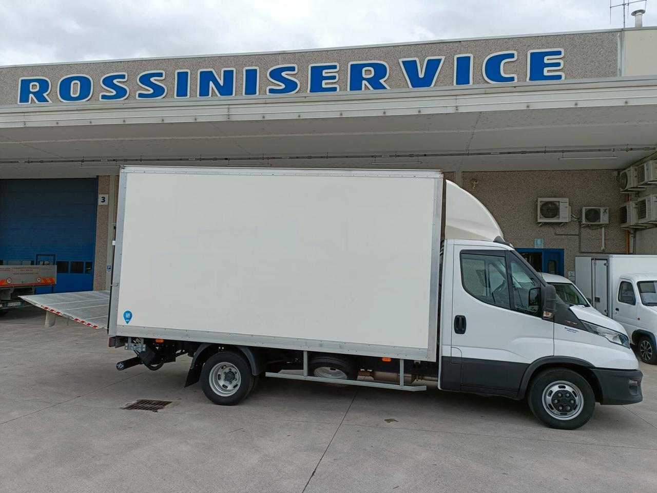 Iveco Daily 35C16 3.0 FURGONE BOX CON SPONDA