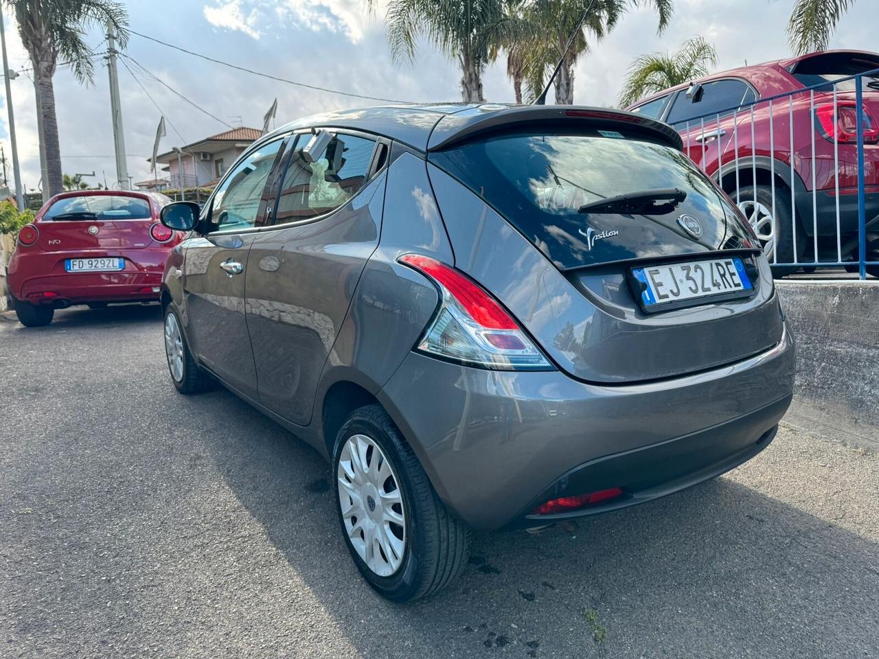 Lancia Ypsilon 1.2 69 CV 5 porte S&S Silver