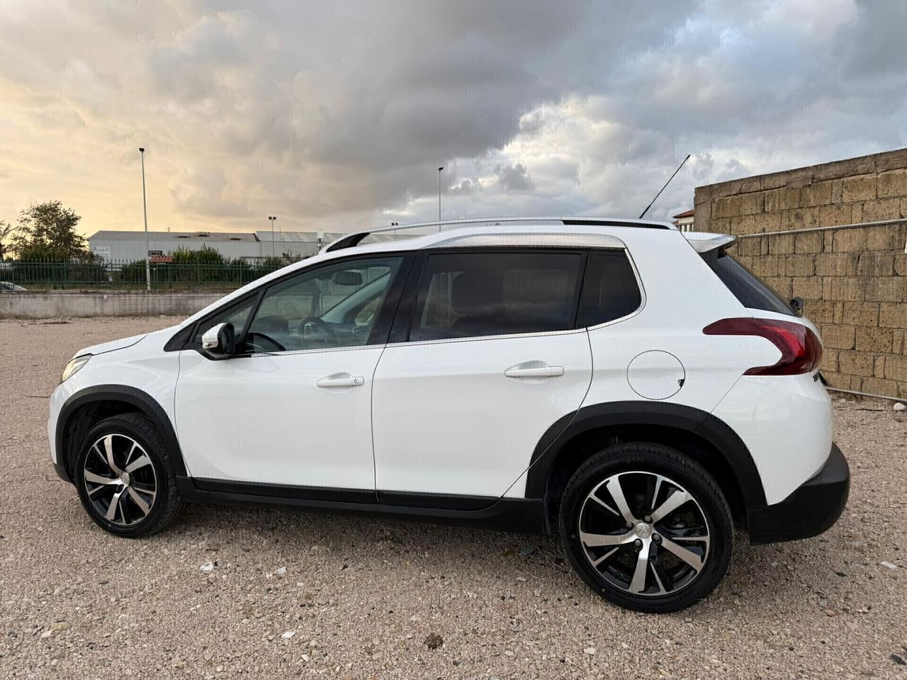 Peugeot 2008 BlueHDi 100 Black Matt