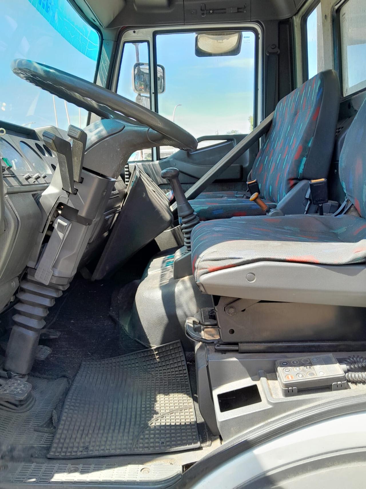Food truck autonegozio euro cargo salumi formaggi carni