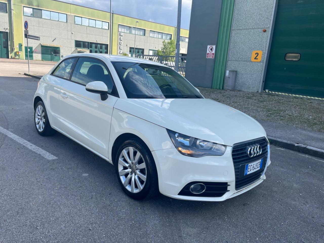 Audi A1 1.6 TDI 90 CV OK ANCHE NEOPATENTATI