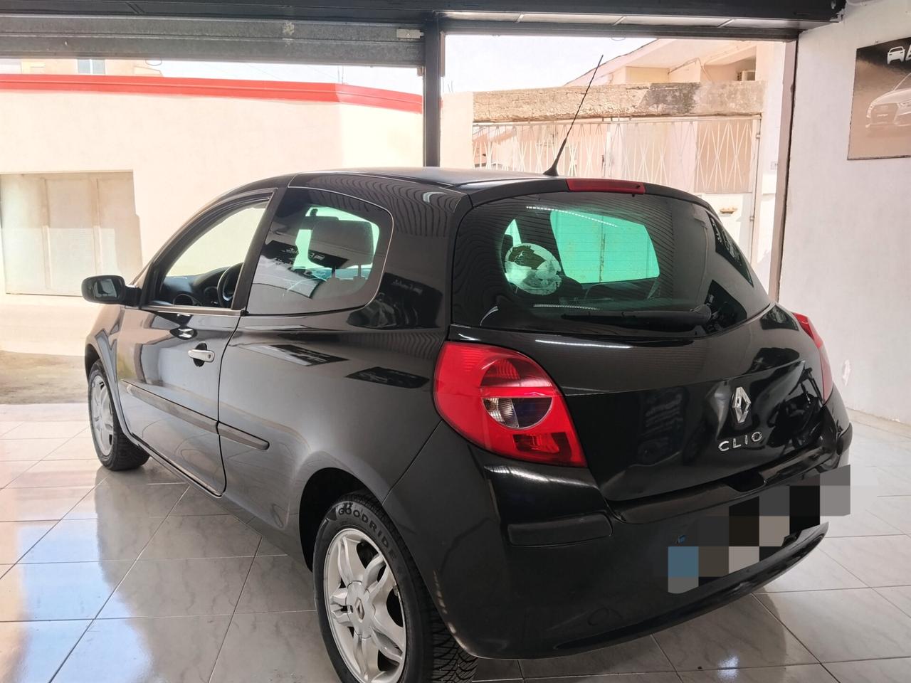 Renault Clio 1.5 diesel CON GARANZIA