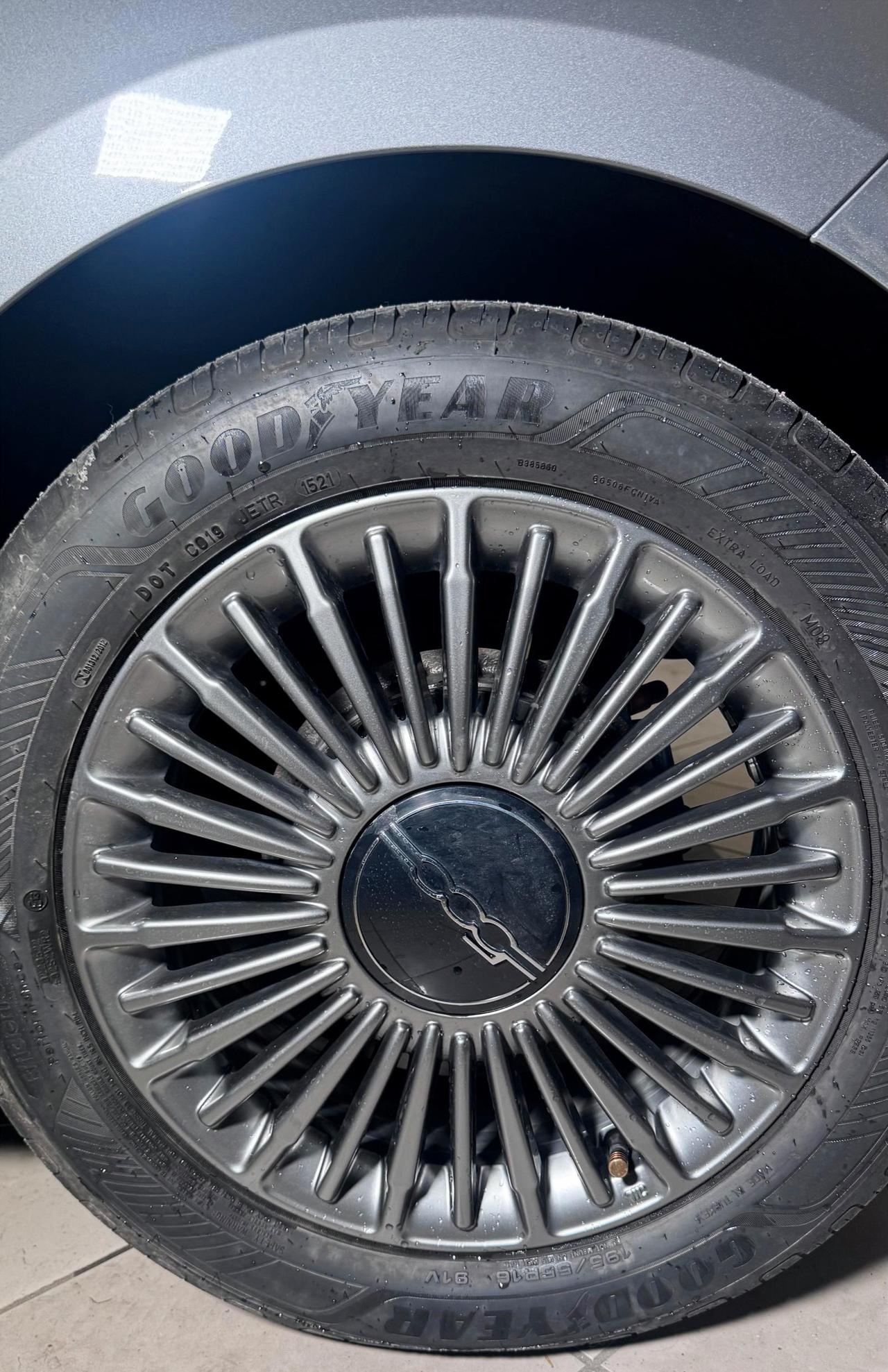 Fiat 500e 3+1 42 kWh Icon +