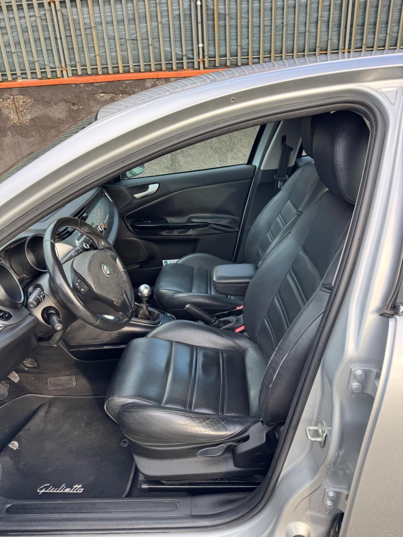 Alfa Romeo Giulietta 1.6 multijet INTERNI IN PELLE