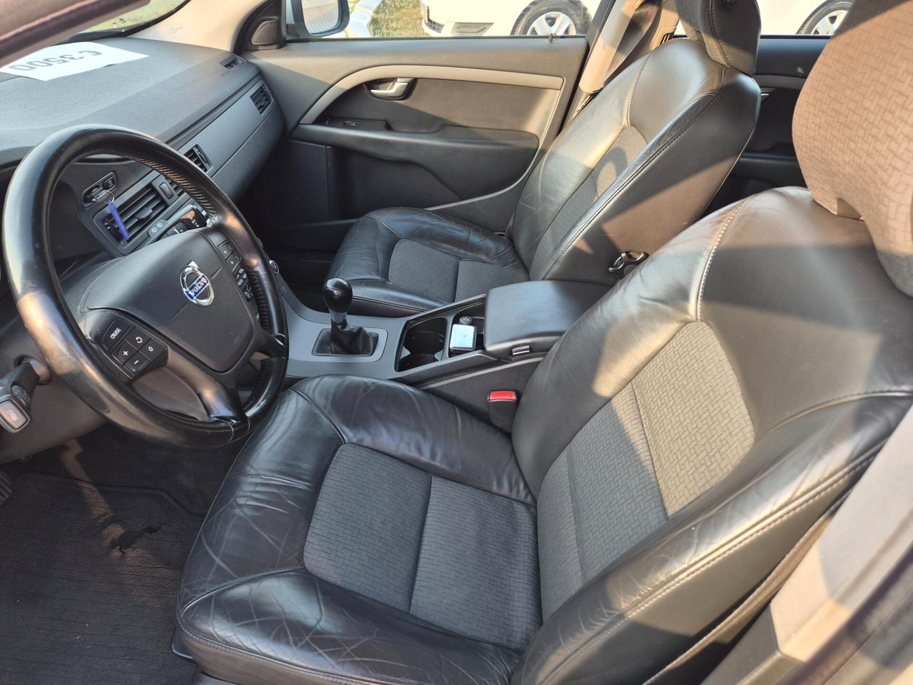 Volvo V70 D5 R-design