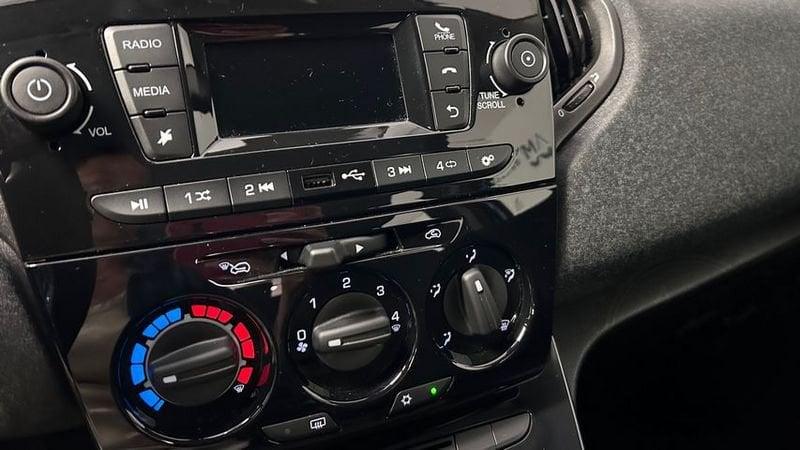 Lancia Ypsilon 1.0 FireFly 5 porte S&S Hybrid Silver