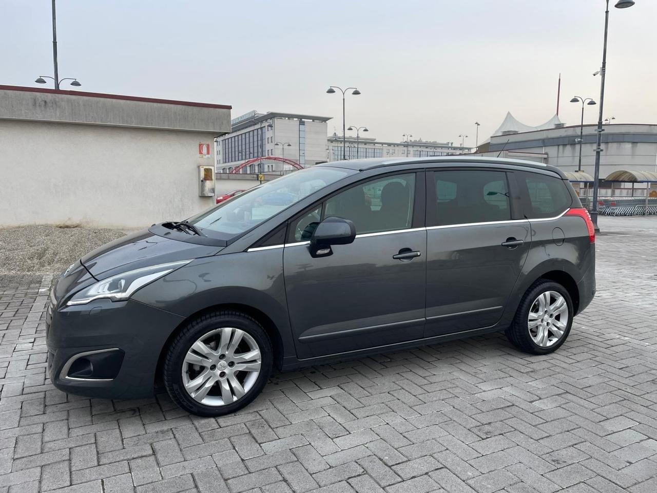 Peugeot 5008 1.6 HDi 7 POSTI Allure 12 MESI GARANZIA