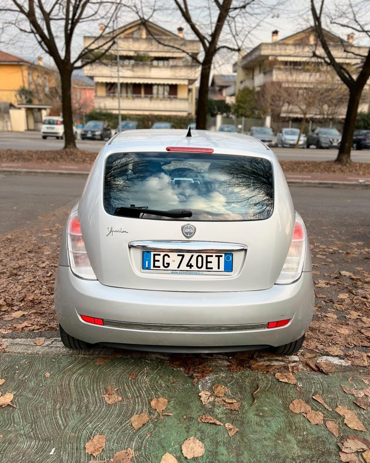 Lancia Ypsilon 1.2 69 CV Unyca x Neopatentati