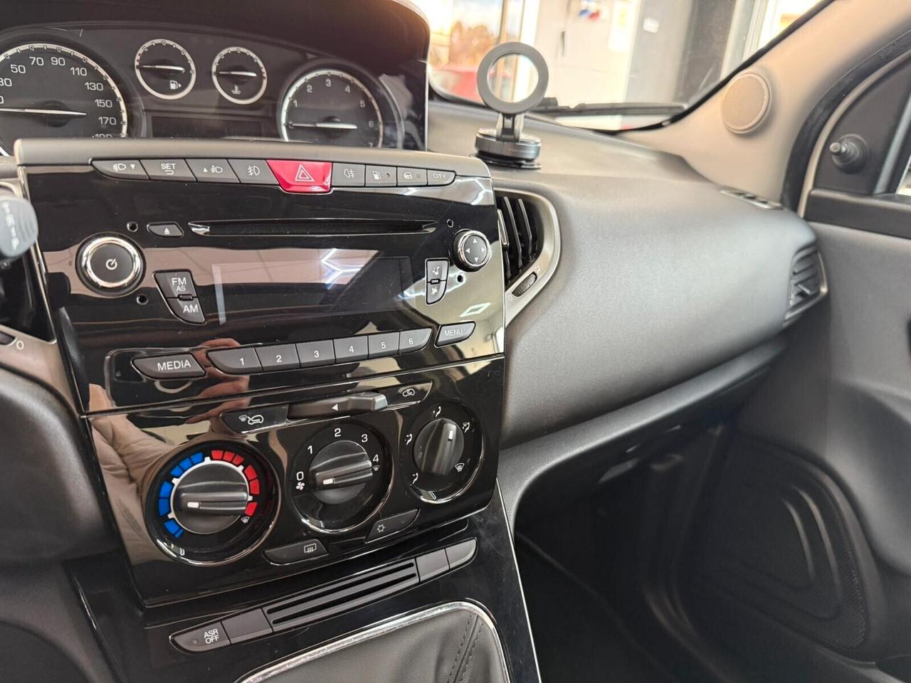 Lancia Ypsilon 1.2 69 CV GPL Tetto Apribile