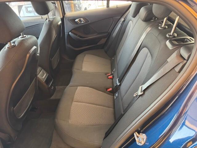 Bmw 116 116d 5p. Business Advantage
