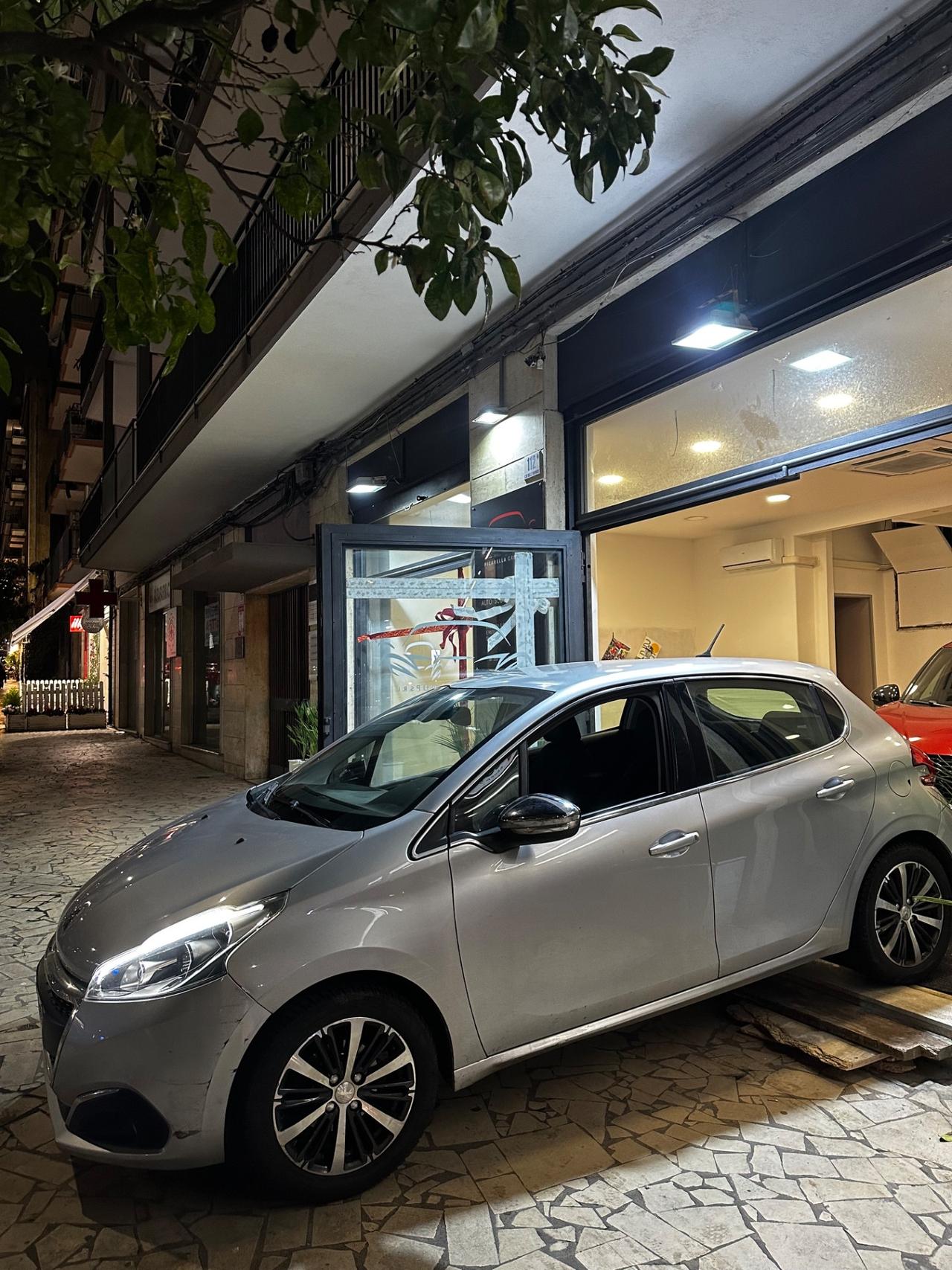 Peugeot 208 BlueHDi 75 5 porte Allure