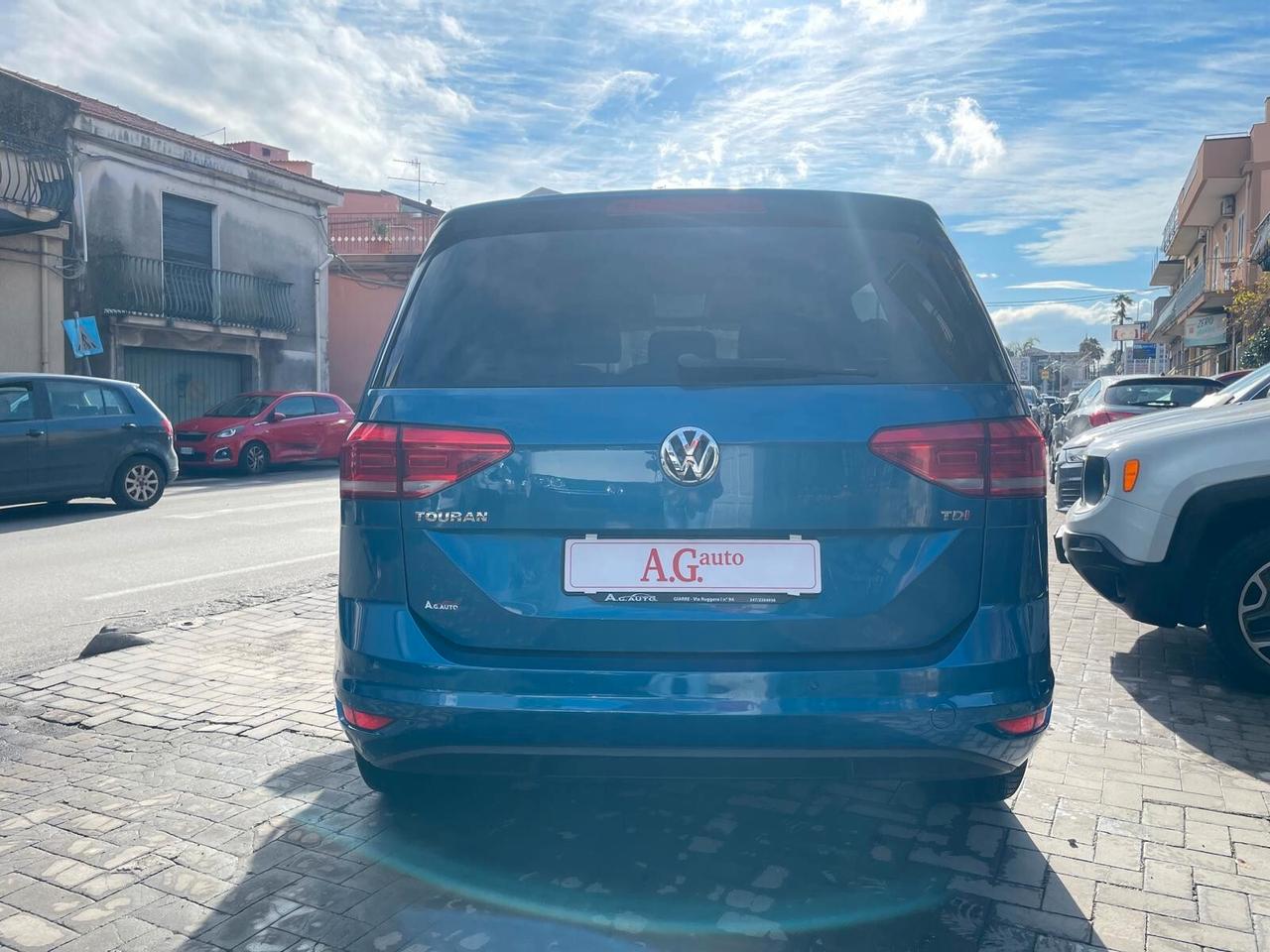 Volkswagen Touran 1.6 TDI Highline 7 POSTI