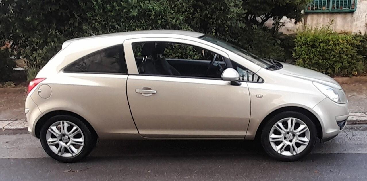 Opel Corsa 1.2 3 porte Club