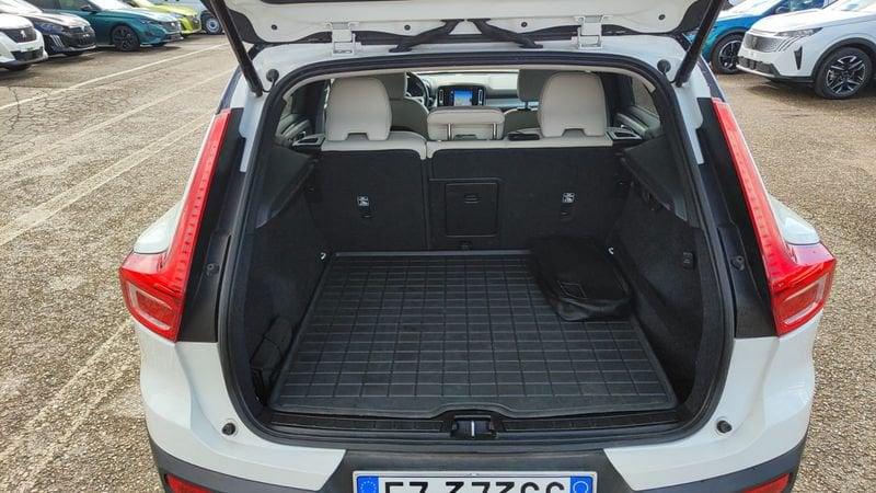 Volvo XC40 D3 AWD Geartronic Momentum Pro