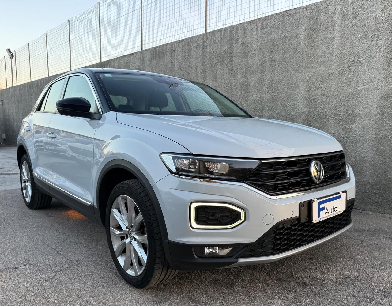 Volkswagen T-Roc 1.6 TDI Advanced,Full LED,cerchi 18”,LED ambiente,ecc.
