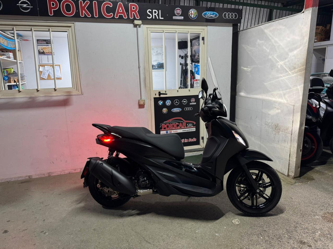 PIAGGIO BEVERLY 300 DEEP BLACK 2023 FINANZIAMENTO SENZA BUSTA PAGA