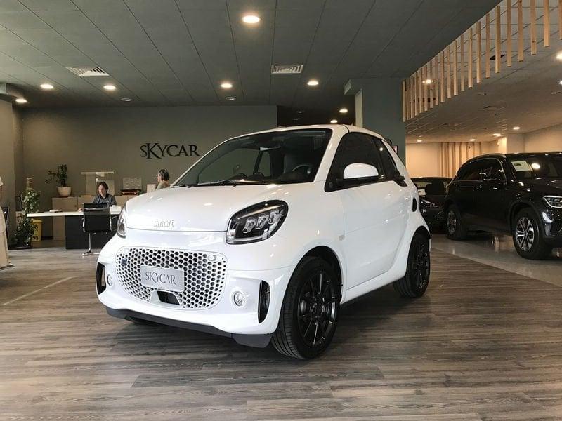 smart fortwo EQ cabrio suitegrey Caricatore da (22kW) Fari Ful Led