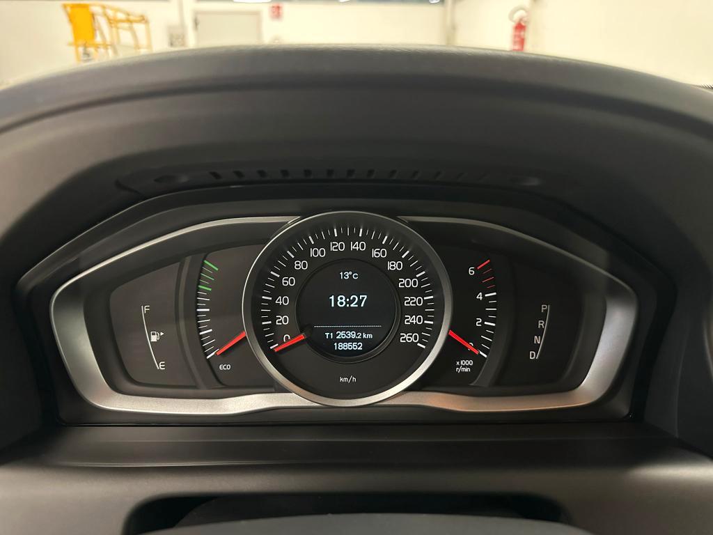Volvo XC60 2.4 d4 Momentum awd 181cv geartronic