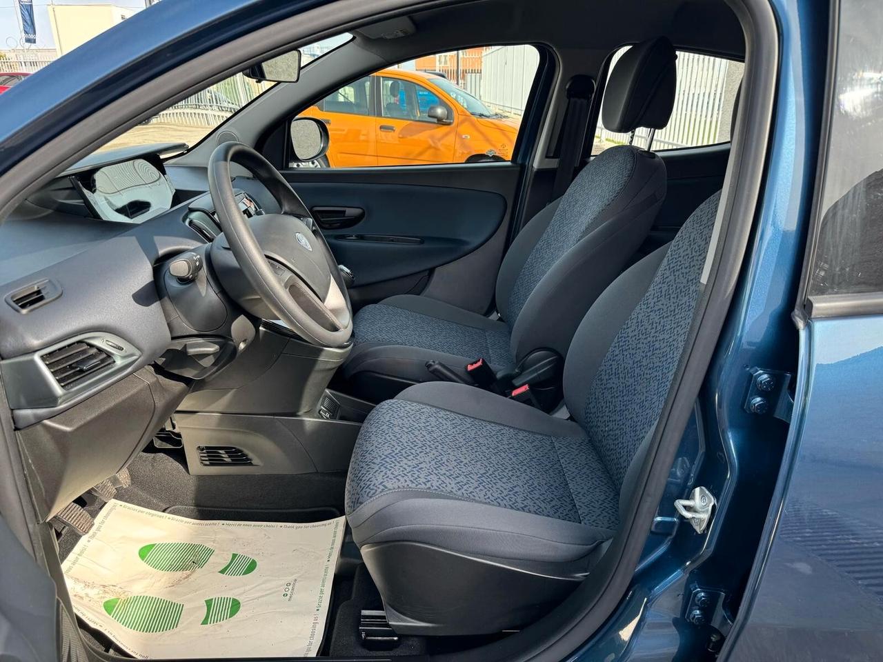 Lancia Ypsilon 1.0 FireFly 5 porte S&S Hybrid Silver Plus