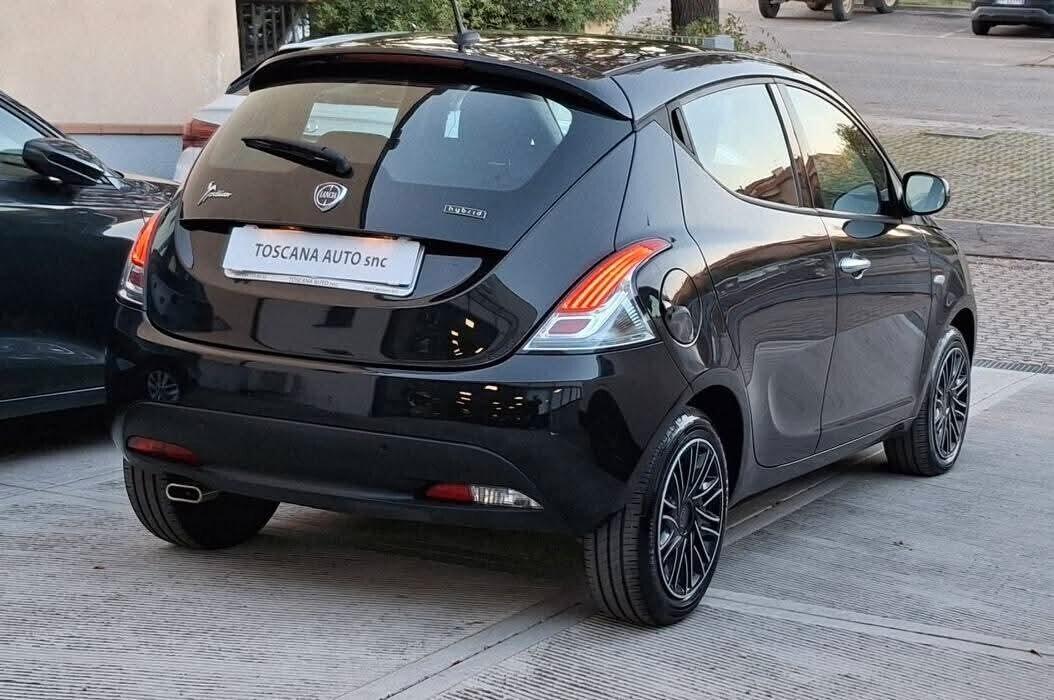 Lancia Ypsilon 1.0 hybrid gold plus full optional