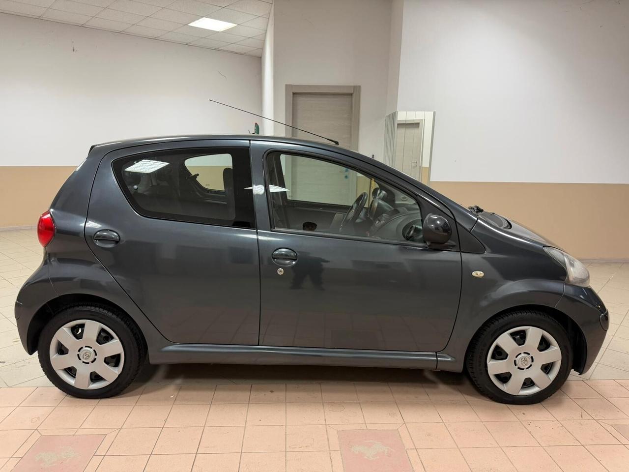 Toyota Aygo 1.0 12V VVT-i 5 porte Sol